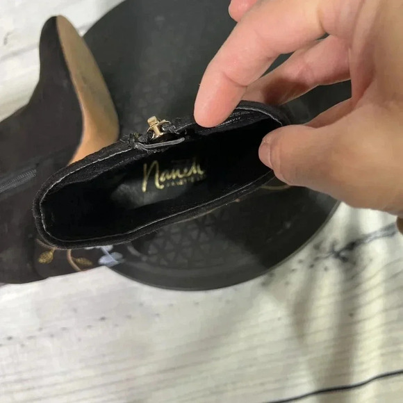 Nanette Lepore Size 6 Lilly Vegan Suede Block Heel Bootie Embroidered Retro - Picture 7 of 8